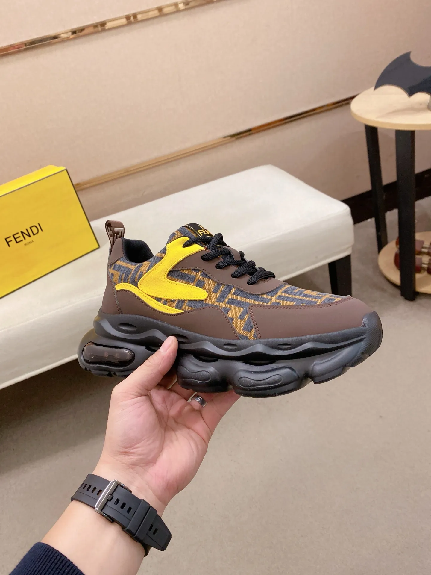 Factory price 442💰 (fendi) New style 👊🏻 upper 🇮🇹 imported cowhide fabric 🇩🇪 lining imported sheepskin lining. The original outsole is molded to highlight the identity of every man, and the upper foot is elegant and stable🚶🏻🚶🏻The high-end custom counters reproduce the original version📯No matter the wind or rain, the shoe last remains unchanged and can withstand the verification of time🔍️,🔵 Size: 38-44